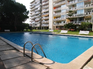 Piscina de los apartamentos BERMAR PARK de Gavà Mar